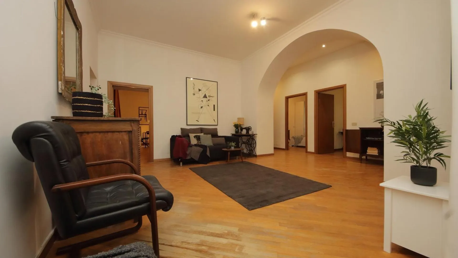 Giant Borghese Apartment روما 0*,  إيطاليا