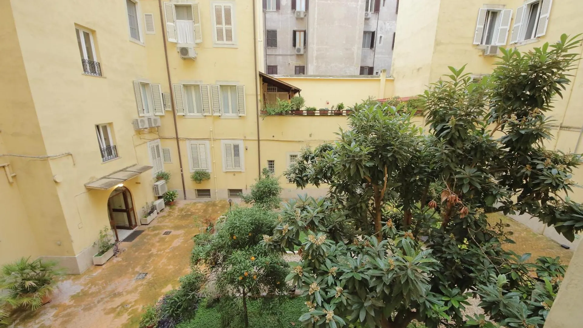Giant Borghese Apartment Rome